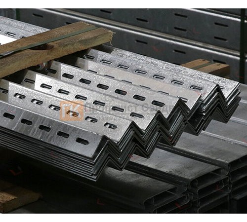 L-образный профиль перфорированный К242 60x40x2000-3,0 мм, оцинкованный